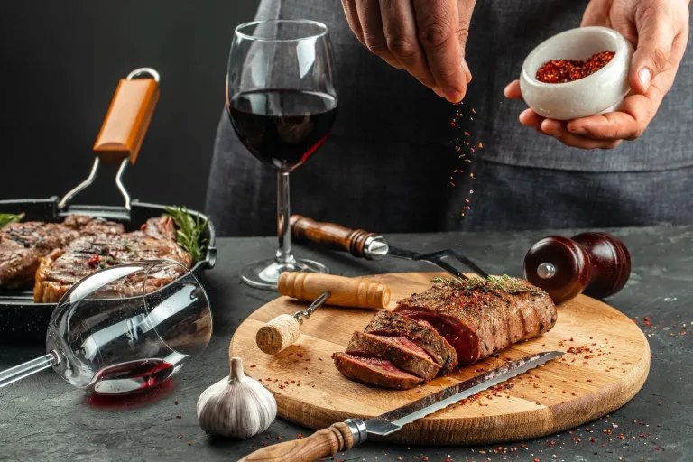 Heat amplifies alcohol and tannins, so the best pairings favour lower-alcohol wines, a touch of sweetness and bright acidity to keep the flavours smooth and refreshing.