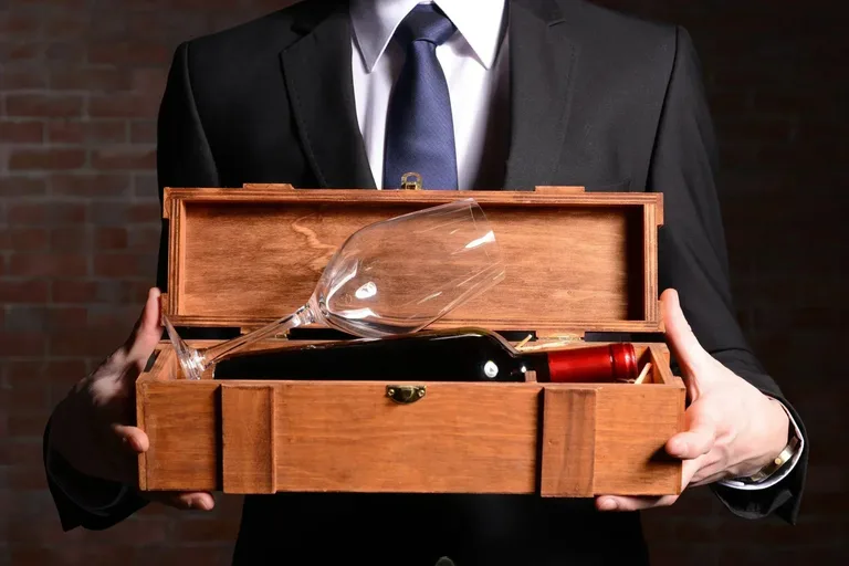 Gifting Wine: How to Choose the Right Wine for Someone Else